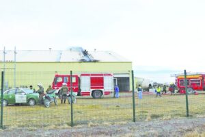 Incendio afectó instalaciones  de empresa en Bahía Chilota