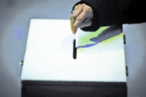 Contraloría dictamina que alcalde Boccazzi no tiene  impedimento para facilitar urnas y cámaras secretas