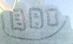 Detectan sospechosa marca en auto de familia víctima de robo