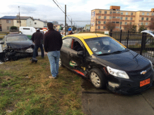 Taxi colectivo y taxi básico protagonizaron violenta colisión en Avenida España esquina Capitán Guillermos