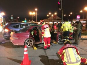 Tres personas resultaron lesionadas en fuerte colisión ocurrida en Avenida España