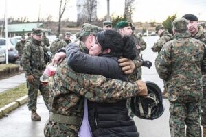 Emotivo encuentro entre  soldados conscriptos y sus padres