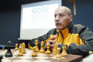 Luis Dobson: un eterno rey en  la historia del ajedrez regional