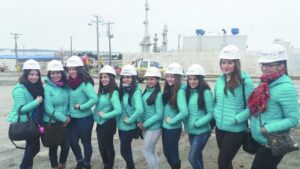 Candidatas a reina de las invernadas visitaron ENAP