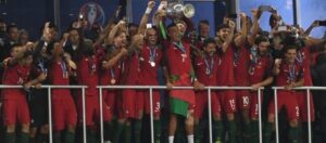 Portugal da el golpe al vencer al local Francia y es campeón de la Eurocopa 2016