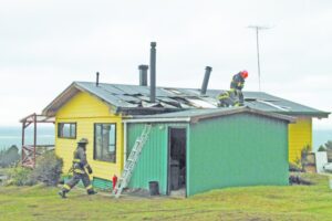 Moradores controlaron fuego y evitaron propagación por fuertes rachas de viento