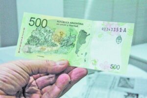 Llegaron a Punta Arenas los primeros billetes argentinos de $500