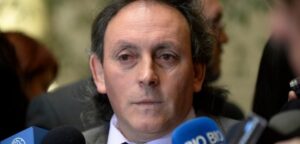 Entre lágrimas: Iván Fuentes pide perdón y reconoce que solicitó dineros para su familia
