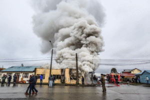 Con graves quemaduras fue rescatado de voraz incendio ocurrido en Barrio 18 de Septiembre hombre de 80 años
