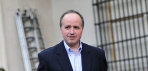 Exministro Insunza descarta delitos y admite que asumir en el Gobierno fue “error grave