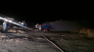 Incendiaron embarcación centollera en sector Chabunco, al norte de Punta Arenas