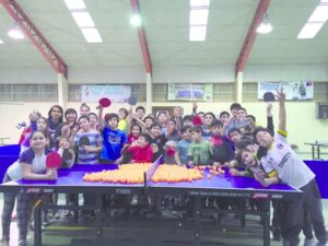 Niños tuvieron “mini vacaciones” en torno al tenis de mesa