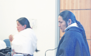 Artesano ecuatoriano ahora es condenado por amenazar de muerte a su esposa