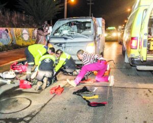 Oscuridad, uso de ropas oscuras y deficiente alumbrado público incidiría en los accidentes