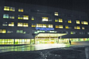 Mujer fue encontrada con cortes en la vía pública