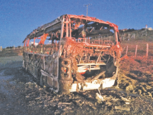 Bus sustraído fue hallado quemado con pérdidas totales
