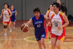 Cordenap y Sokol lideran el básquetbol senior femenino
