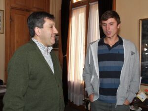 Destacado tenista magallánico y Nº1 de Chile Karl Wurth visitó al alcalde Emilio Bocazzi