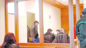 Ocultos en un basurero encuentran a  antisociales que robaban en supermercado