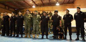 Gendarmería brindó charla preventiva y presentó a su equipo de canes adiestrados a soldados del Regimiento Logístico de Magallanes