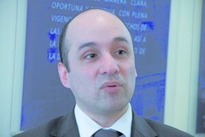 Abogado cambia la defensa por  la Fiscalía