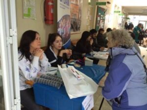 CESFAM Mateo Bencur organizó feria del adulto mayor