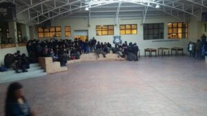 Controversia entre director y alumnos de emblemático liceo termina con suspensión de clases