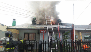 Incendio destruyó por completo vivienda en la Población Selknam 2
