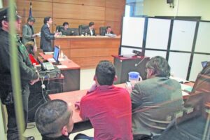 Trío de puertomontinos arriesga hasta diez años de cárcel por robar un celular