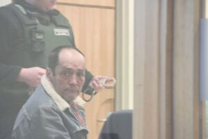 Dueños de restaurante atrapan a hombre con amplio prontuario policial