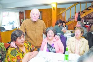 Postulante a alcalde de la Nueva Mayoría en Puerto Natales participa de celebración