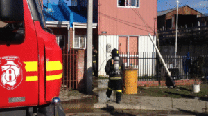 Principio de incendio afectó a vivienda en la Población Archipiélago de Chiloe