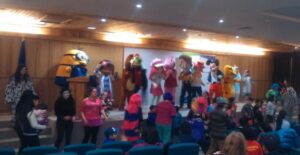 Niños del Hospital Clínico  también celebran su mes