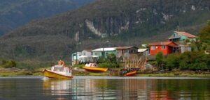 Puerto Edén vive la peor crisis por la marea roja