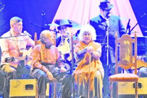 Cinco canciones regionales compiten  en el Pre Festival Folklórico