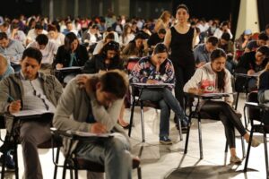 Un 61% de médicos extranjeros no aprobaron examen para ejercer en Chile