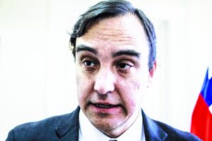 Flies dice que “se verá más adelante” si postula a cargo de gobernador regional