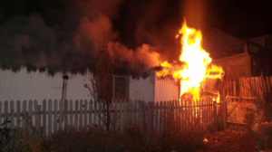 Incendio destruyó vivienda por completo en calle Las Heras