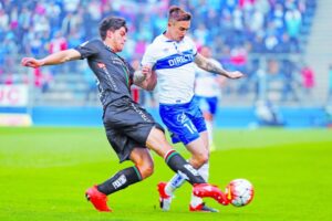 Católica le arrebató el triunfo a Palestino en la agonía del partido jugado el domingo