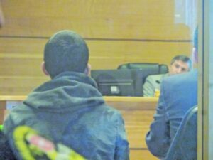 Menor involucrado en seguidilla de robos de vehículos quedó con arresto domiciliario