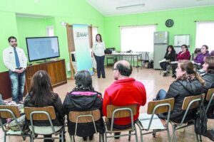 ENAP Magallanes impartió curso de seguridad a vecinos