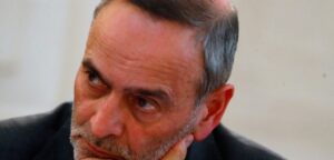 Diputado Saffirio presta declaración ante fiscal por muerte de niños en el Sename