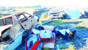 La calle Capitán Guillermos está transformada en basural  y depósito de chatarra