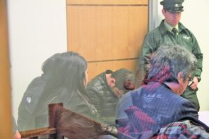 Arriesgando hasta diez años de cárcel va a juicio trío acusado de violento asalto a pesquera