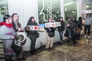 Magallánicos desafiaron la lluvia y con cacerolazo dijeron “no más AFP”