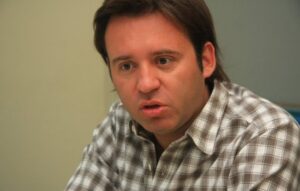Claudio Radonich no ocupará cartelería en espacios públicos