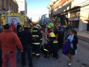 Taxista volcó debido a una descompensación por diabetes y quedó internado en la UCI