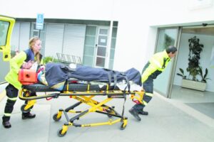 Piloto chocó contra un árbol mientras competía en enduro en el sector sur