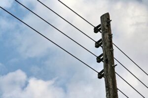 EDELMAG llama a no instalar propaganda electoral en postes y tendido eléctrico