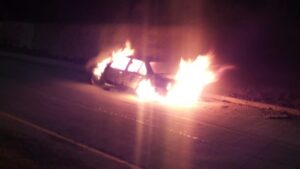 Nuevo ataque incendiario destruyó por completo un vehículo en la Villa Caupolican